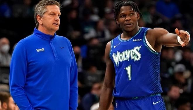 后盯着对方 后盯着对方